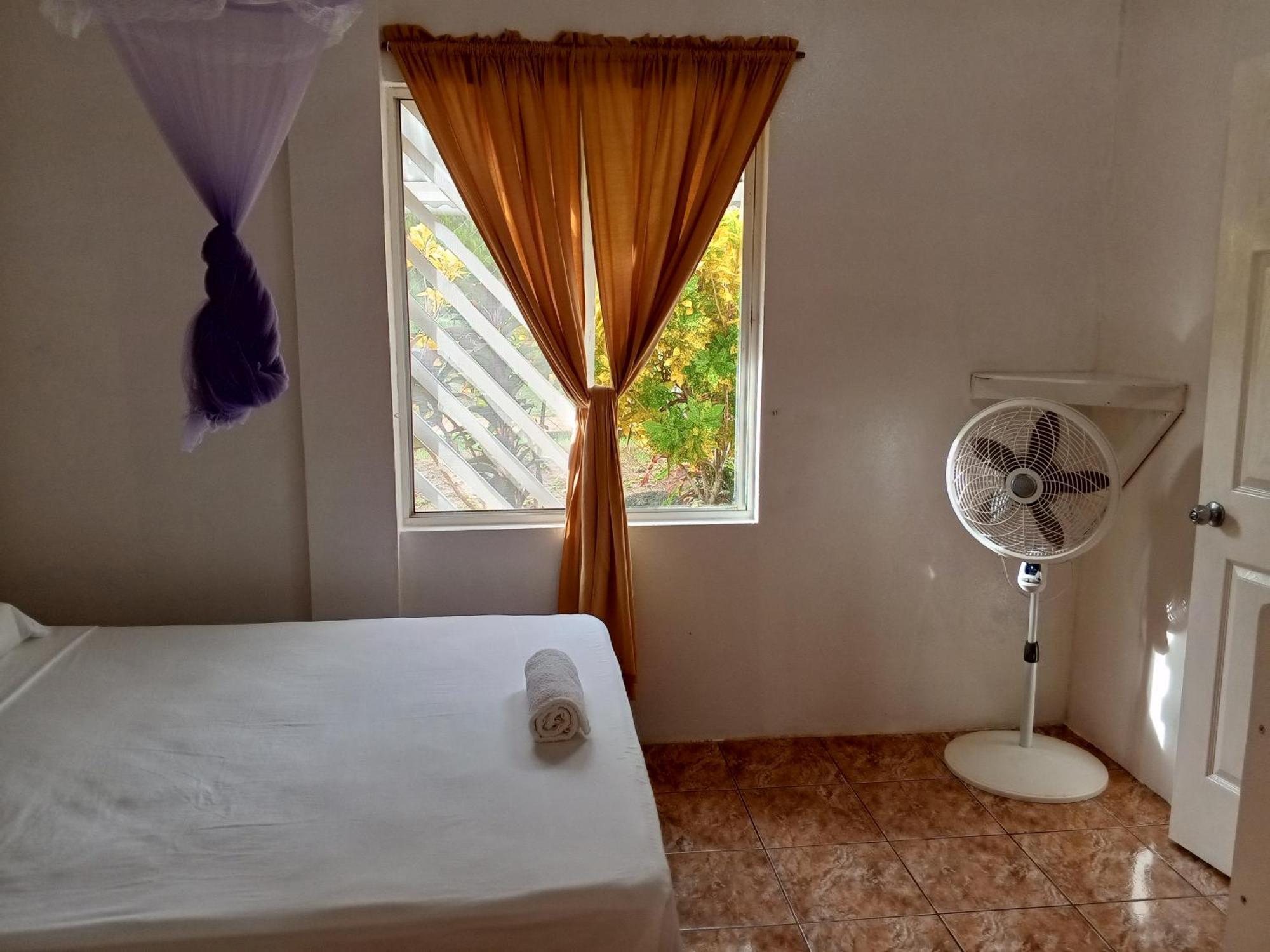 Christina'S Guest House Official ลิตเติลคอร์นไอส์แลนด์ ภายนอก รูปภาพ